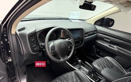 Mitsubishi Outlander III рестайлинг 3, 2021 год, 1 790 000 рублей, 5 фотография
