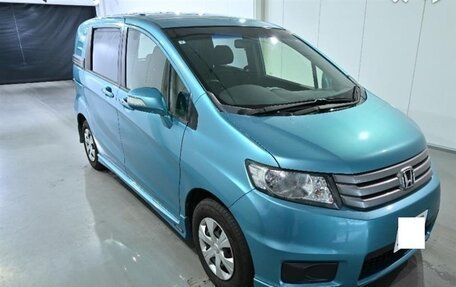 Honda Freed I, 2013 год, 695 000 рублей, 2 фотография