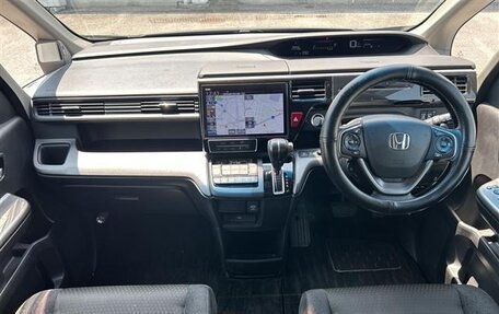 Honda Stepwgn IV, 2021 год, 1 800 000 рублей, 14 фотография