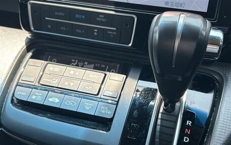 Honda Stepwgn IV, 2021 год, 1 800 000 рублей, 18 фотография