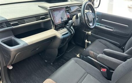 Honda Stepwgn IV, 2021 год, 1 800 000 рублей, 31 фотография