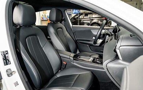 Mercedes-Benz A-Класс, 2024 год, 2 450 000 рублей, 7 фотография
