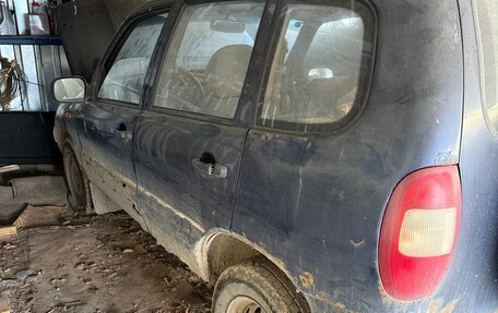 Chevrolet Niva I рестайлинг, 2005 год, 150 000 рублей, 2 фотография