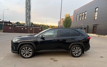 Toyota RAV4, 2021 год, 3 100 000 рублей, 1 фотография