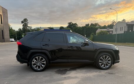 Toyota RAV4, 2021 год, 3 100 000 рублей, 3 фотография