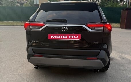 Toyota RAV4, 2021 год, 3 100 000 рублей, 4 фотография