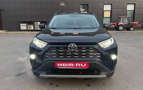Toyota RAV4, 2021 год, 3 100 000 рублей, 2 фотография