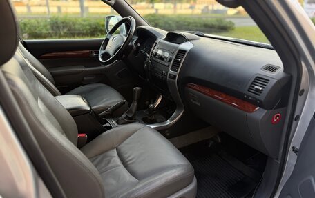 Toyota Land Cruiser Prado 120 рестайлинг, 2005 год, 2 000 000 рублей, 12 фотография