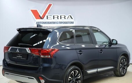 Mitsubishi Outlander III рестайлинг 3, 2021 год, 2 630 000 рублей, 5 фотография