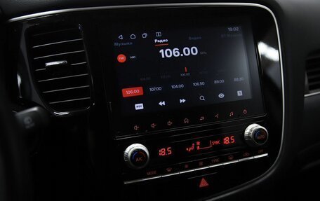 Mitsubishi Outlander III рестайлинг 3, 2021 год, 2 630 000 рублей, 14 фотография