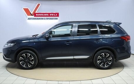 Mitsubishi Outlander III рестайлинг 3, 2021 год, 2 630 000 рублей, 8 фотография