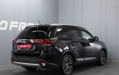 Mitsubishi Outlander III рестайлинг 3, 2015 год, 1 600 000 рублей, 2 фотография