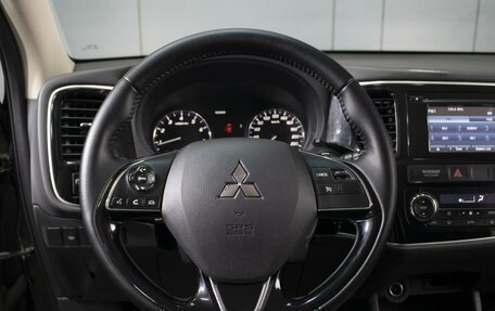 Mitsubishi Outlander III рестайлинг 3, 2015 год, 1 600 000 рублей, 11 фотография