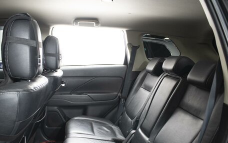 Mitsubishi Outlander III рестайлинг 3, 2015 год, 1 600 000 рублей, 10 фотография