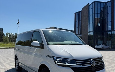 Volkswagen Multivan T6 рестайлинг, 2020 год, 6 400 000 рублей, 1 фотография