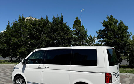 Volkswagen Multivan T6 рестайлинг, 2020 год, 6 400 000 рублей, 2 фотография