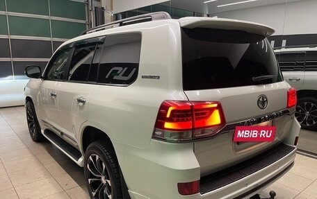 Toyota Land Cruiser 200, 2016 год, 4 990 000 рублей, 4 фотография