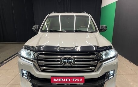 Toyota Land Cruiser 200, 2016 год, 4 990 000 рублей, 2 фотография