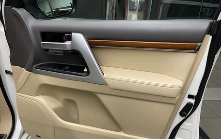 Toyota Land Cruiser 200, 2016 год, 4 990 000 рублей, 19 фотография