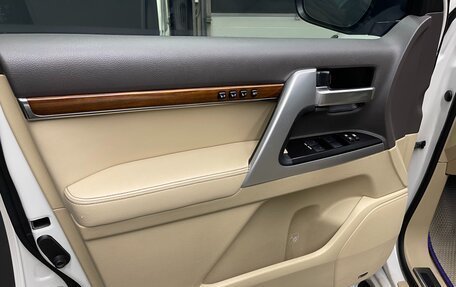 Toyota Land Cruiser 200, 2016 год, 4 990 000 рублей, 14 фотография