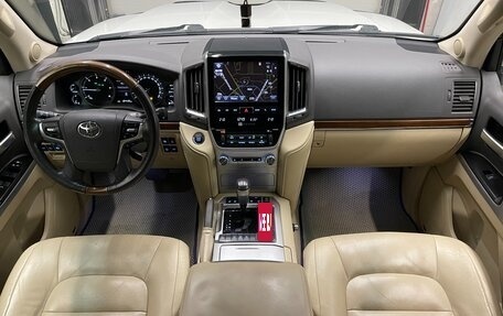 Toyota Land Cruiser 200, 2016 год, 4 990 000 рублей, 26 фотография