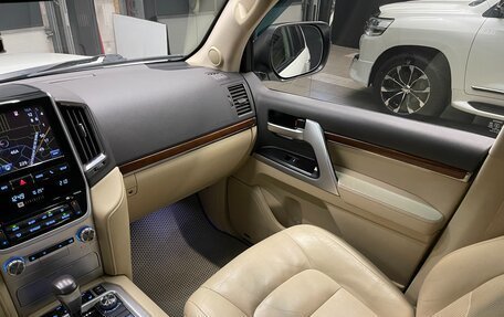 Toyota Land Cruiser 200, 2016 год, 4 990 000 рублей, 30 фотография