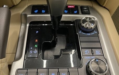 Toyota Land Cruiser 200, 2016 год, 4 990 000 рублей, 33 фотография