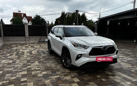 Toyota Highlander, 2022 год, 4 450 000 рублей, 2 фотография