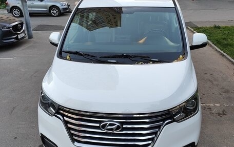 Hyundai Grand Starex Grand Starex I рестайлинг 2, 2018 год, 3 299 000 рублей, 3 фотография