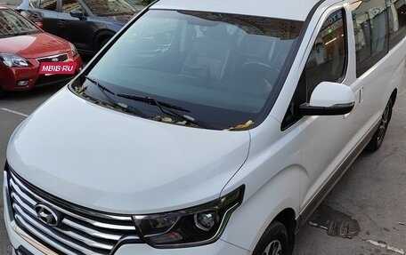 Hyundai Grand Starex Grand Starex I рестайлинг 2, 2018 год, 3 299 000 рублей, 2 фотография