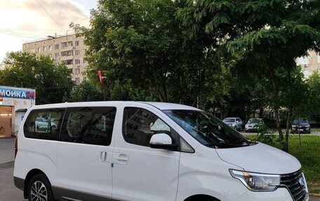 Hyundai Grand Starex Grand Starex I рестайлинг 2, 2018 год, 3 299 000 рублей, 12 фотография