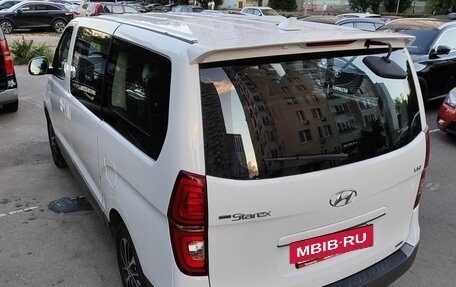 Hyundai Grand Starex Grand Starex I рестайлинг 2, 2018 год, 3 299 000 рублей, 14 фотография
