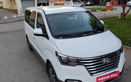 Hyundai Grand Starex Grand Starex I рестайлинг 2, 2018 год, 3 299 000 рублей, 10 фотография