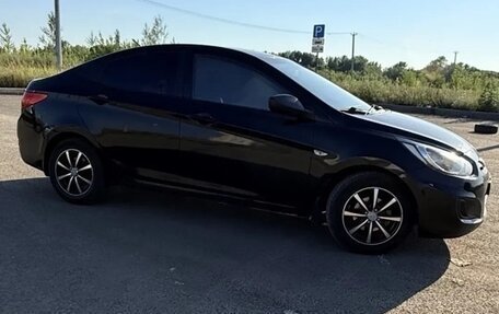 Hyundai Solaris II рестайлинг, 2014 год, 600 000 рублей, 1 фотография