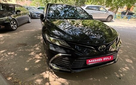 Toyota Camry, 2023 год, 3 290 000 рублей, 2 фотография