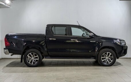 Toyota Hilux VIII, 2017 год, 3 850 000 рублей, 11 фотография