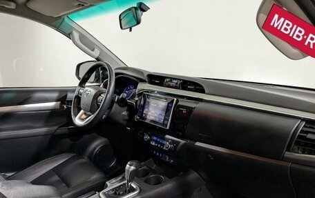 Toyota Hilux VIII, 2017 год, 3 850 000 рублей, 15 фотография