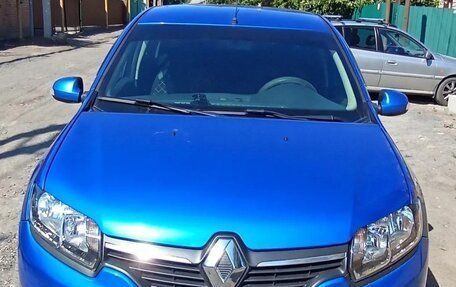 Renault Logan II, 2016 год, 850 000 рублей, 2 фотография