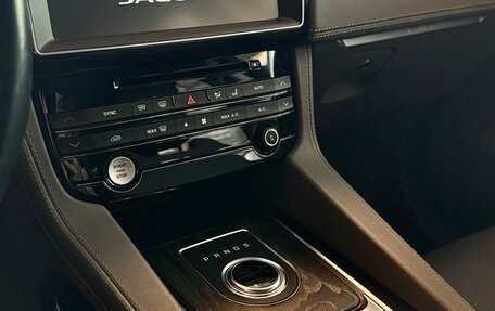 Jaguar F-Pace, 2017 год, 1 799 000 рублей, 6 фотография