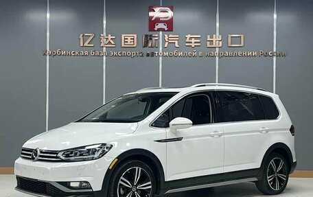 Volkswagen Touran III, 2021 год, 2 377 000 рублей, 1 фотография