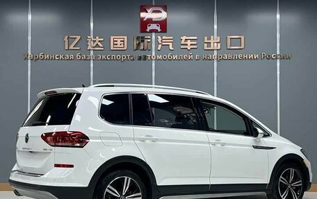 Volkswagen Touran III, 2021 год, 2 377 000 рублей, 6 фотография