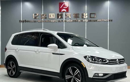 Volkswagen Touran III, 2021 год, 2 377 000 рублей, 5 фотография