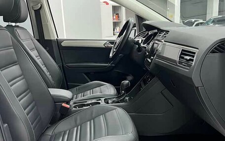 Volkswagen Touran III, 2021 год, 2 377 000 рублей, 18 фотография