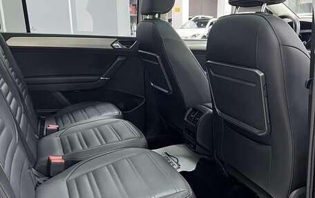 Volkswagen Touran III, 2021 год, 2 377 000 рублей, 19 фотография