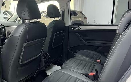 Volkswagen Touran III, 2021 год, 2 377 000 рублей, 21 фотография