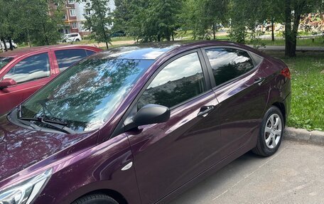 Hyundai Solaris II рестайлинг, 2011 год, 800 000 рублей, 2 фотография