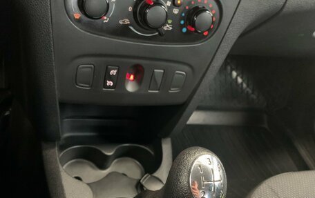 Renault Sandero II рестайлинг, 2018 год, 800 000 рублей, 26 фотография
