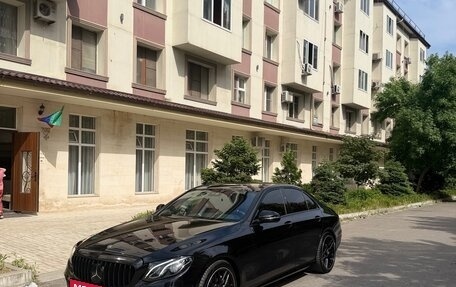 Mercedes-Benz E-Класс, 2018 год, 3 750 000 рублей, 2 фотография