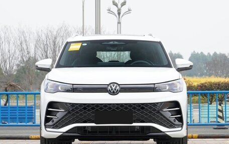 Volkswagen Tiguan, 2026 год, 4 800 000 рублей, 2 фотография