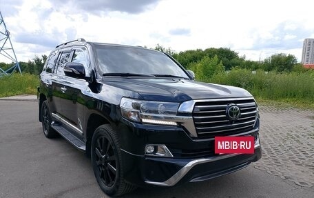 Toyota Land Cruiser 200, 2017 год, 5 500 000 рублей, 2 фотография
